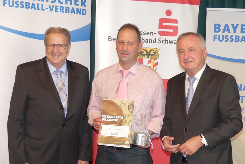 Max Jenuwein - Ein „Oscar des Fußballsports“ geht nach Wiesenbach
